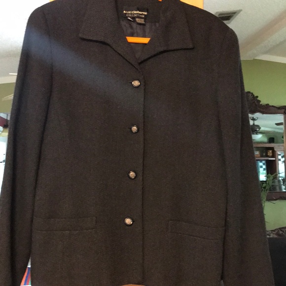 A classic Liz Clayborne blazer - Picture 5 of 7